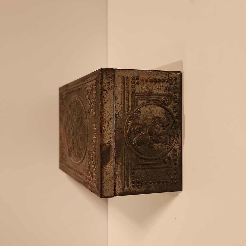"Rare" Vintage Cigarette Box - Picture 6 of 10